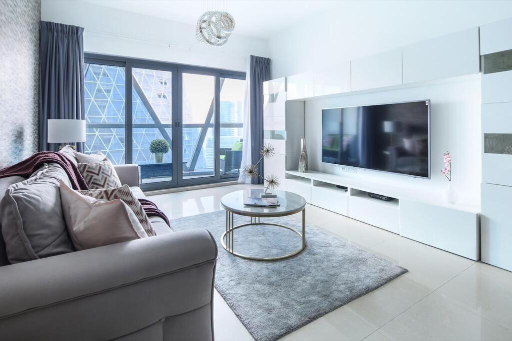 Apartment Key View - Park Towers Dubai